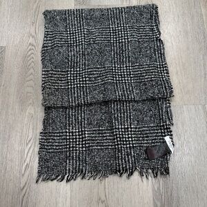 LK Bennett Black and White Houndstooth Scarf
